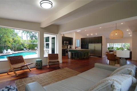 House in Key Biscayne, Florida 4 bedrooms, 316.15 sq.m. № 1957604 - photo 26
