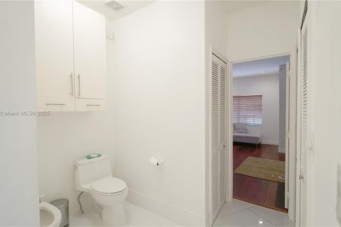 House in Key Biscayne, Florida 4 bedrooms, 316.15 sq.m. № 1957604 - photo 29