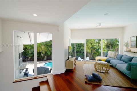 House in Key Biscayne, Florida 4 bedrooms, 316.15 sq.m. № 1957604 - photo 15