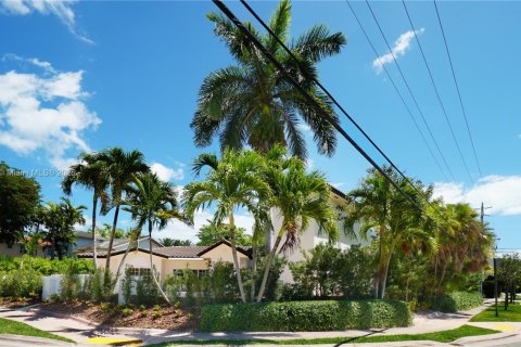 House in Key Biscayne, Florida 4 bedrooms, 316.15 sq.m. № 1957604 - photo 2