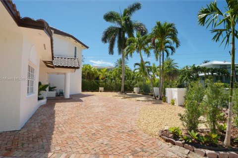 House in Key Biscayne, Florida 4 bedrooms, 316.15 sq.m. № 1957604 - photo 5