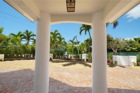 House in Key Biscayne, Florida 4 bedrooms, 316.15 sq.m. № 1957604 - photo 10