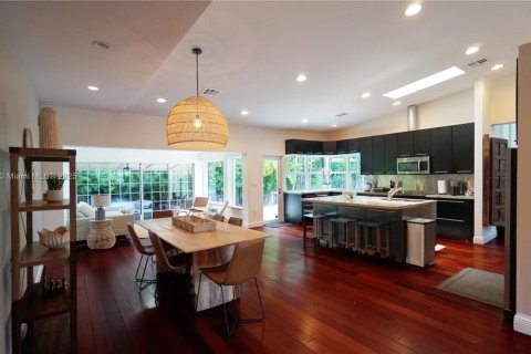 House in Key Biscayne, Florida 4 bedrooms, 316.15 sq.m. № 1957604 - photo 19