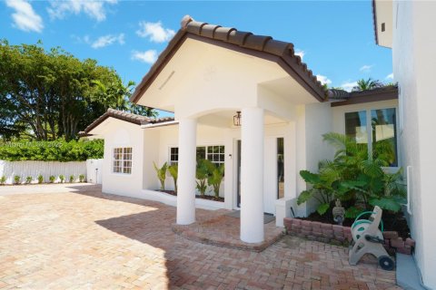 House in Key Biscayne, Florida 4 bedrooms, 316.15 sq.m. № 1957604 - photo 9