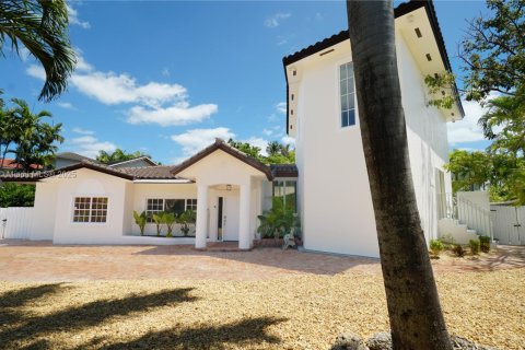 House in Key Biscayne, Florida 4 bedrooms, 316.15 sq.m. № 1957604 - photo 6