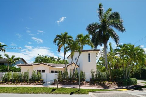 House in Key Biscayne, Florida 4 bedrooms, 316.15 sq.m. № 1957604 - photo 1