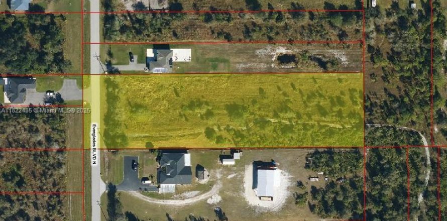 Commercial property in Naples, Florida № 1790469