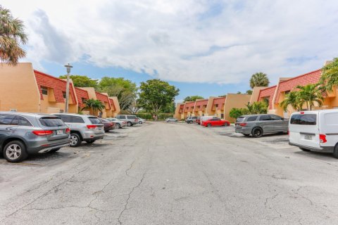 Touwnhouse à vendre à Tamarac, Floride: 2 chambres, 137.03 m2 № 1038417 - photo 1