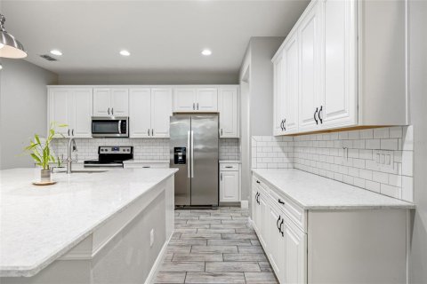 Touwnhouse à vendre à Riverview, Floride: 4 chambres, 243.22 m2 № 1910866 - photo 12