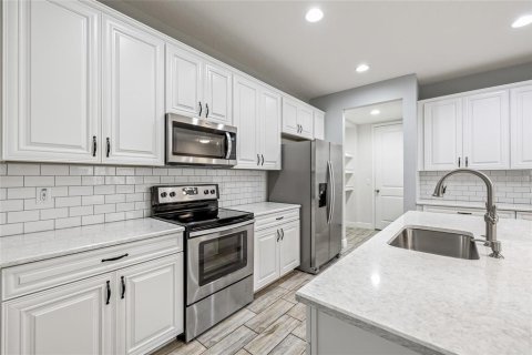 Touwnhouse à vendre à Riverview, Floride: 4 chambres, 243.22 m2 № 1910866 - photo 9