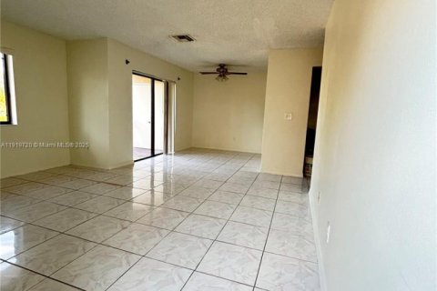 Copropriété à louer à Greenacres, Floride: 2 chambres, 79.43 m2 № 1974787 - photo 2