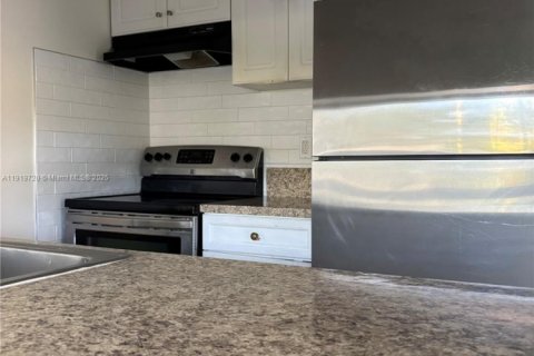 Copropriété à louer à Greenacres, Floride: 2 chambres, 79.43 m2 № 1974787 - photo 4