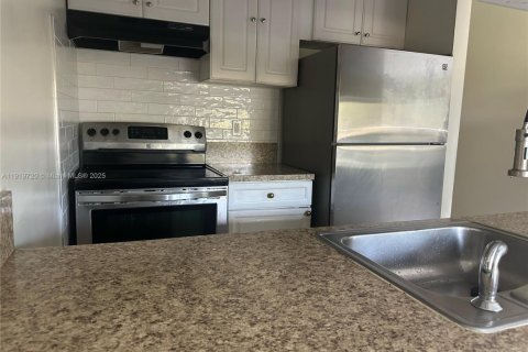 Copropriété à louer à Greenacres, Floride: 2 chambres, 79.43 m2 № 1974787 - photo 5