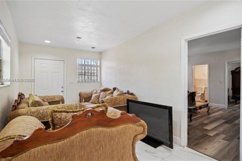 Casa en venta en Miami Gardens, Florida, 3 dormitorios, 126.81 m2 № 2017682 - foto 11