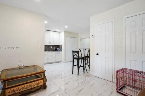 Casa en venta en Miami Gardens, Florida, 3 dormitorios, 126.81 m2 № 2017682 - foto 8