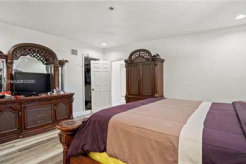 Casa en venta en Miami Gardens, Florida, 3 dormitorios, 126.81 m2 № 2017682 - foto 15