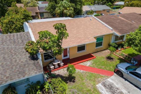 Casa en venta en Miami Gardens, Florida, 3 dormitorios, 126.81 m2 № 2017682 - foto 22