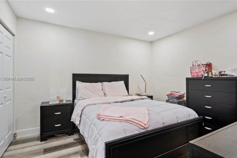 Casa en venta en Miami Gardens, Florida, 3 dormitorios, 126.81 m2 № 2017682 - foto 17