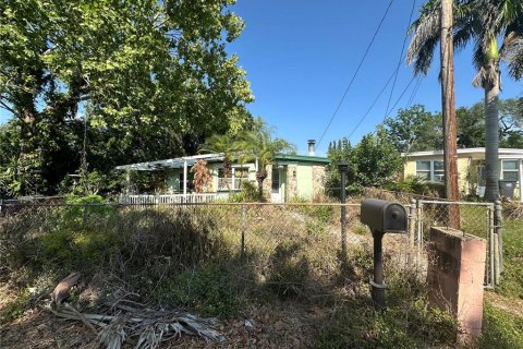 House in Saint Petersburg, Florida 3 bedrooms, 134.89 sq.m. № 1789861 - photo 2