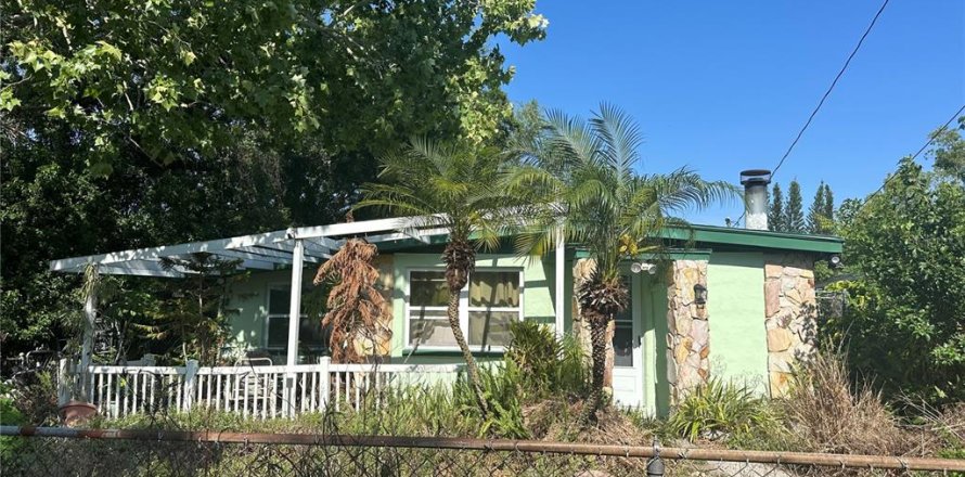House in Saint Petersburg, Florida 3 bedrooms, 134.89 sq.m. № 1789861
