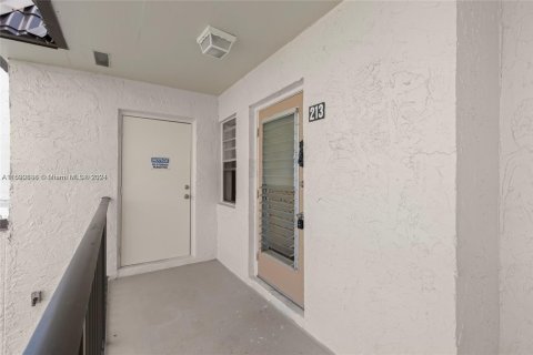 Condo in West Palm Beach, Florida, 1 bedroom  № 1867212 - photo 6