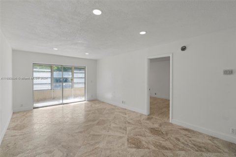 Condo in West Palm Beach, Florida, 1 bedroom  № 1867212 - photo 9