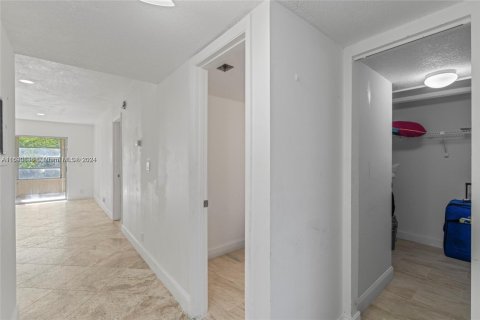 Condo in West Palm Beach, Florida, 1 bedroom  № 1867212 - photo 18