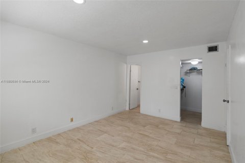 Condo in West Palm Beach, Florida, 1 bedroom  № 1867212 - photo 13