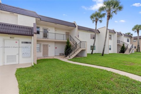 Condo in West Palm Beach, Florida, 1 bedroom  № 1867212 - photo 5