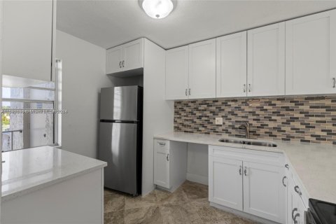 Condo in West Palm Beach, Florida, 1 bedroom  № 1867212 - photo 11