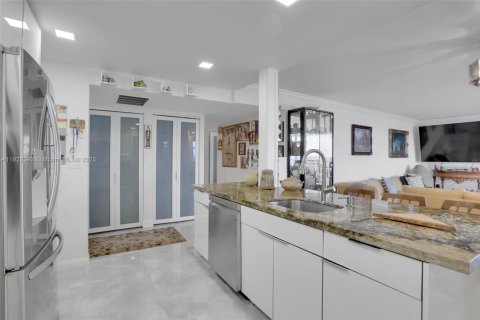 Copropriété à vendre à Hillsboro Beach, Floride: 2 chambres, 123.56 m2 № 1977099 - photo 14