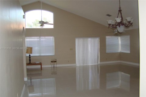 Снять в аренду виллу или дом в Дейви, Флорида 2 спальни, 144.37м2, № 2046175 - фото 2