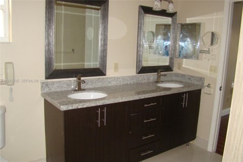 Снять в аренду виллу или дом в Дейви, Флорида 2 спальни, 144.37м2, № 2046175 - фото 8