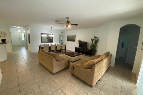 Casa en alquiler en Kissimmee, Florida, 5 dormitorios, 191.29 m2 № 1805520 - foto 5