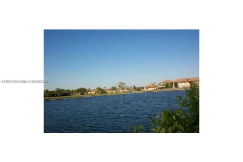 Condo in Pembroke Pines, Florida, 2 bedrooms  № 1763547 - photo 6