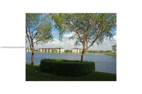 Condo in Pembroke Pines, Florida, 2 bedrooms  № 1763547 - photo 8
