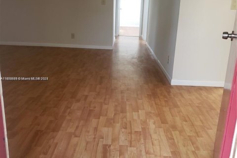 Condo in Pembroke Pines, Florida, 2 bedrooms  № 1763547 - photo 2