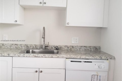 Condo in Pembroke Pines, Florida, 2 bedrooms  № 1763547 - photo 15