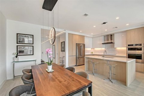 Condo in Sarasota, Florida, 2 bedrooms  № 1754706 - photo 13