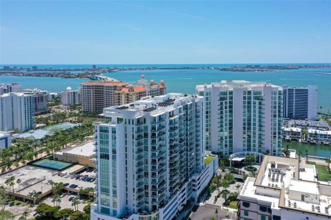 Condo in Sarasota, Florida, 2 bedrooms  № 1754706 - photo 1