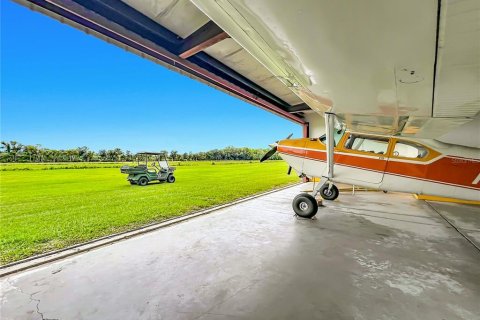 Commercial property in Mount Dora, Florida 204.38 sq.m. № 2212448 - photo 23
