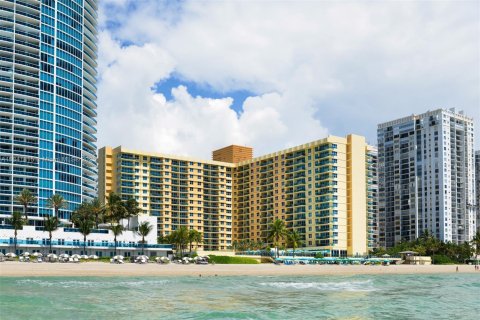 Condominio en alquiler en Hollywood, Florida, 1 dormitorio, 77.57 m2 № 1939986 - foto 29