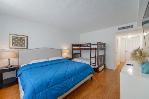 Condo in Hollywood, Florida, 1 bedroom  № 1939986 - photo 16