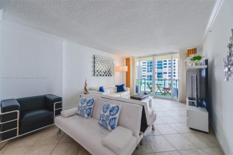 Copropriété à louer à Hollywood, Floride: 1 chambre, 77.57 m2 № 1939986 - photo 7
