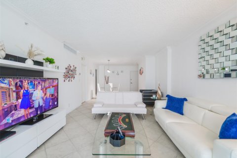 Condominio en alquiler en Hollywood, Florida, 1 dormitorio, 77.57 m2 № 1939986 - foto 19