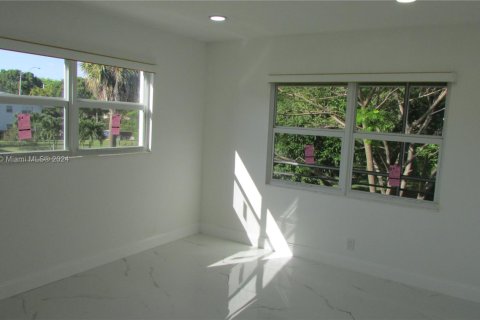 Condominio en venta en Deerfield Beach, Florida, 2 dormitorios, 76.18 m2 № 1710442 - foto 10