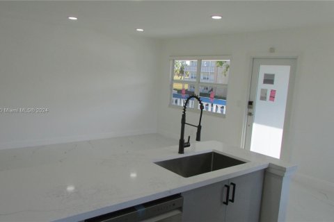Condominio en venta en Deerfield Beach, Florida, 2 dormitorios, 76.18 m2 № 1710442 - foto 4