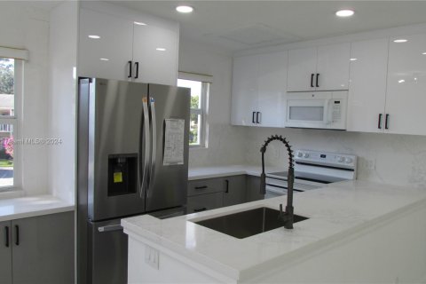 Condominio en venta en Deerfield Beach, Florida, 2 dormitorios, 76.18 m2 № 1710442 - foto 1