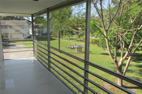 Condominio en venta en Deerfield Beach, Florida, 2 dormitorios, 76.18 m2 № 1710442 - foto 12