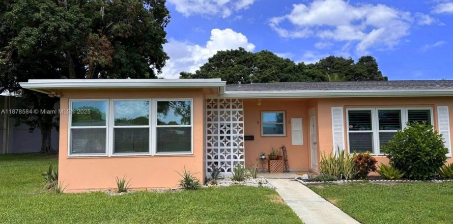 Кондоминиум с 2 спальнями в Бойнтон-Бич, Флорида № 2054190